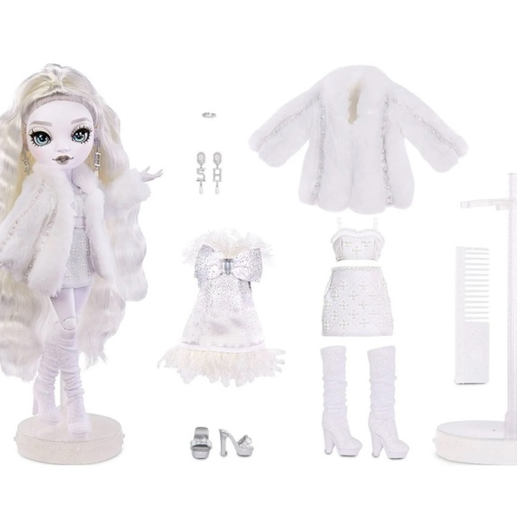 Shadow High Series 1 Natasha Zima- Grayscale Fashion Doll w/ Accessories - Picture 5 of 8